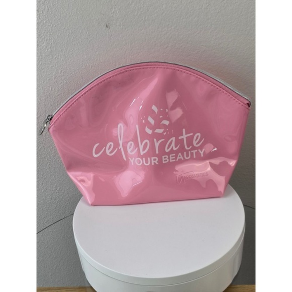 It Cosmetics Celebrate Your Beauty Pink Patent Leather Makeup Bag Dome Pouch